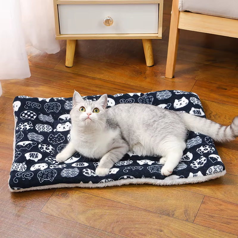 Pet Mats Dog Mats Winter Cat Mats Thick Blankets Autumn and Winter Dog Beds Cat Beds Large and Small Dog Beds Warm Sleeping Mats