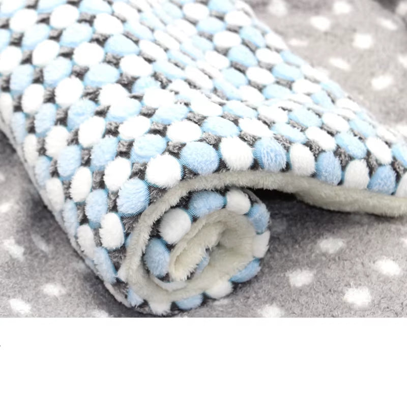 Multi-Model Pet Flannel Winter Sleeping Mat Kennel Mat Blanket Pet Warm Mat Suitable for Large Medium and Small Pets