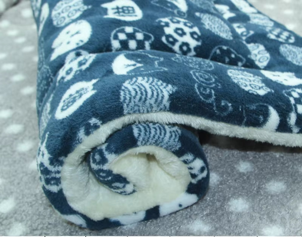 Multi-Model Pet Flannel Winter Sleeping Mat Kennel Mat Blanket Pet Warm Mat Suitable for Large Medium and Small Pets