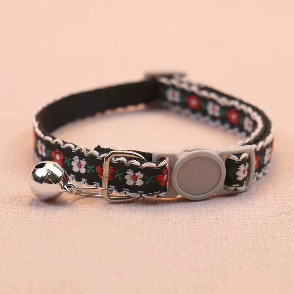 Fashion Floral Embroidered Cat Collars Adjustable Durable Pet Collars Cute Lace Collar with Bell Cat Supplies