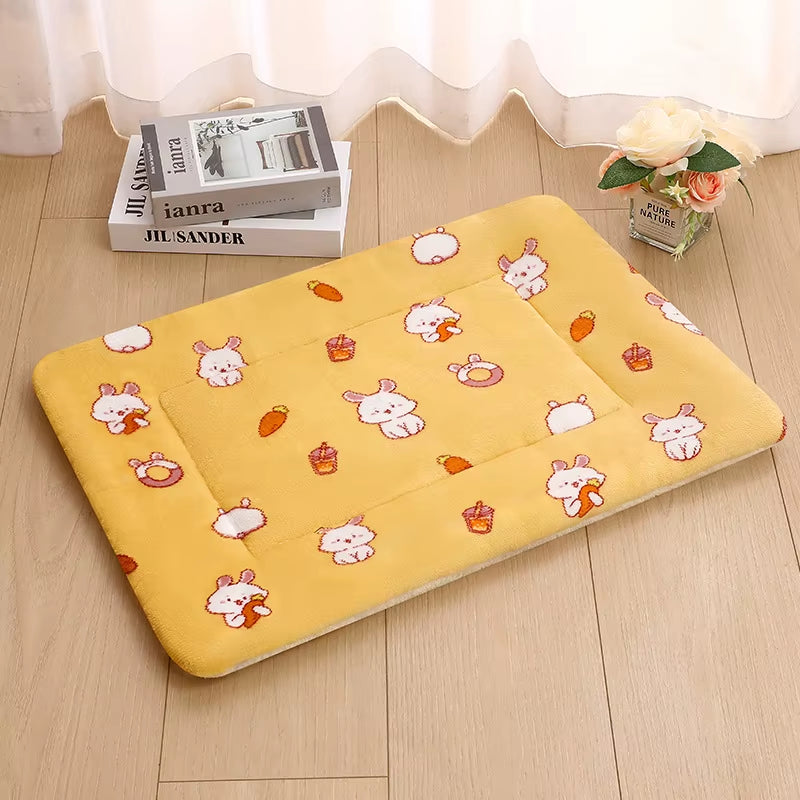 Pet Mats Dog Mats Winter Cat Mats Thick Blankets Autumn and Winter Dog Beds Cat Beds Large and Small Dog Beds Warm Sleeping Mats