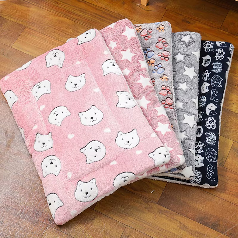 Pet Mats Dog Mats Winter Cat Mats Thick Blankets Autumn and Winter Dog Beds Cat Beds Large and Small Dog Beds Warm Sleeping Mats