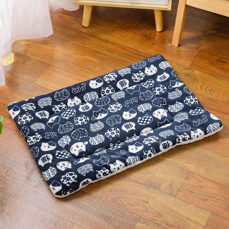 Pet Mats Dog Mats Winter Cat Mats Thick Blankets Autumn and Winter Dog Beds Cat Beds Large and Small Dog Beds Warm Sleeping Mats