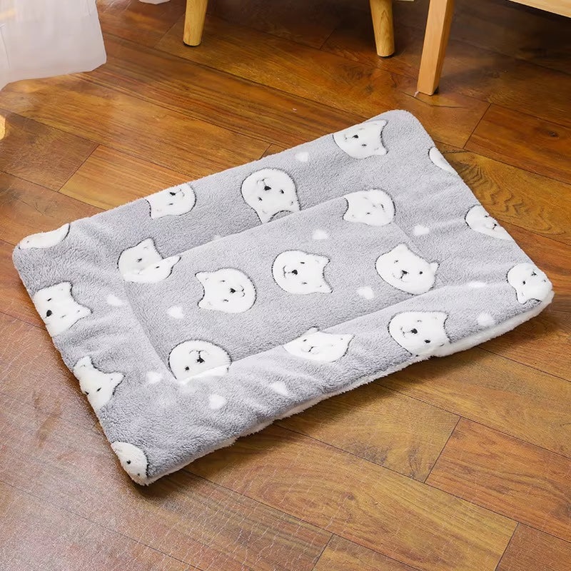 Pet Mats Dog Mats Winter Cat Mats Thick Blankets Autumn and Winter Dog Beds Cat Beds Large and Small Dog Beds Warm Sleeping Mats