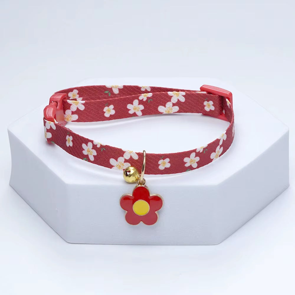 New Kawaii Cat Collar with Bell Cute Necklace for Small Dog Pet Flower Necklace Adjustable Kitten Neck Collar Cat Accessories