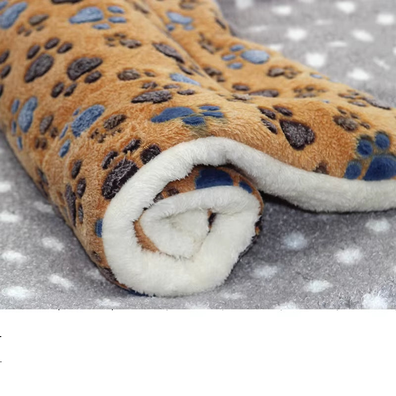 Multi-Model Pet Flannel Winter Sleeping Mat Kennel Mat Blanket Pet Warm Mat Suitable for Large Medium and Small Pets